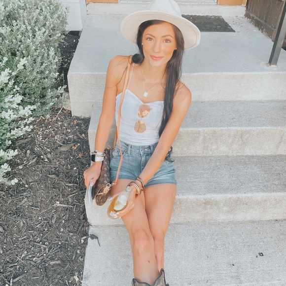 Meet your Posher, Jayln - Picture 1 of 1